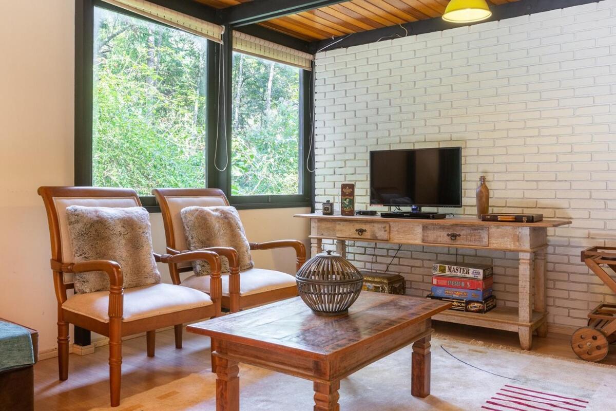 Em Terreno Amplo, Pet Friendly Casa de férias Campos do Jordão